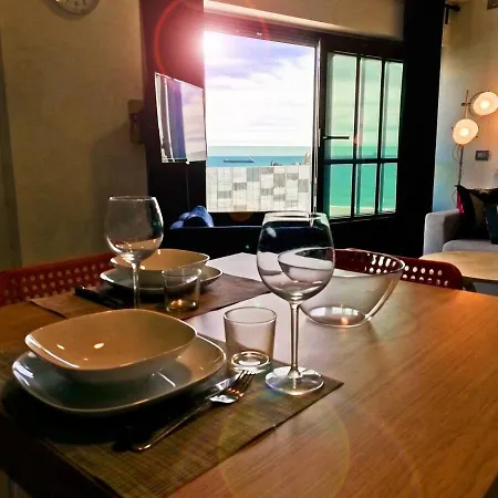 Modern & Bright Flat - 2 Min From The Sea Σαβόνα