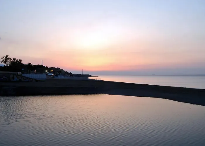 Modern & Bright Flat - 2 Min From The Sea