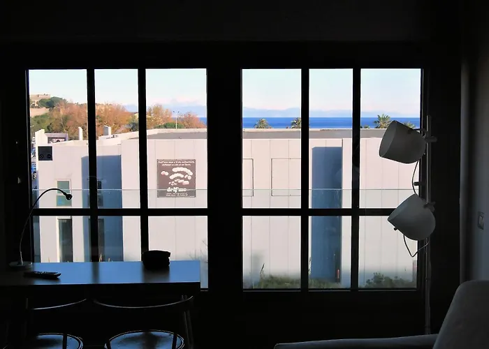 Modern & Bright Flat - 2 Min From The Sea Appartement