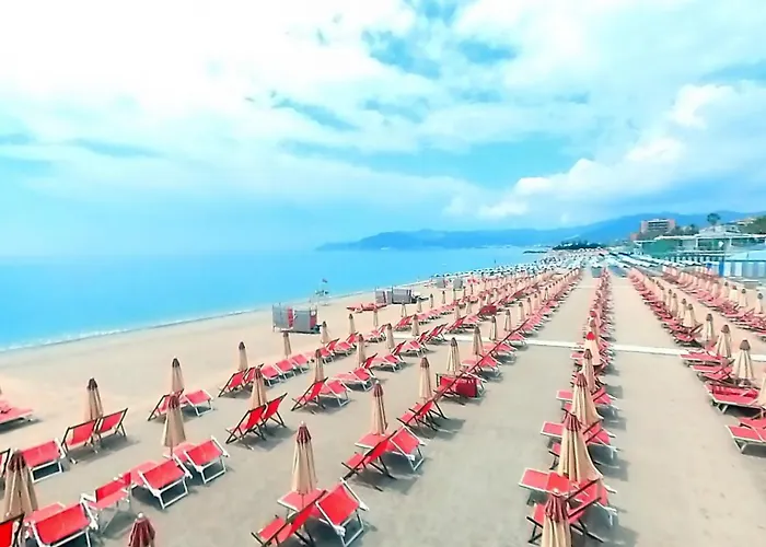 Modern & Bright Flat - 2 Min From The Sea *