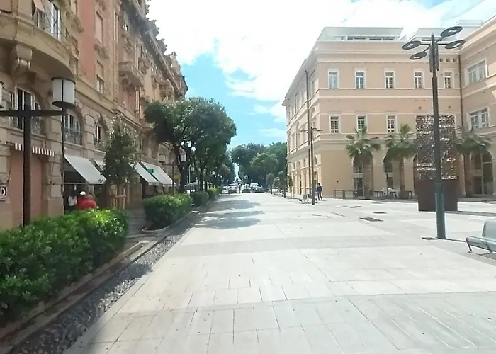 Modern & Bright Flat - 2 Min From The Sea *