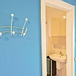 Modern & Bright Flat - 2 Min From The Sea