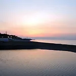 Modern & Bright Flat - 2 Min From The Sea