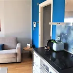 Modern & Bright Flat - 2 Min From The Sea Appartamento *