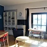 Appartamento Modern & Bright Flat - 2 Min From The Sea *