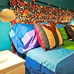 Modern & Bright Flat - 2 Min From The Sea Appartamento *