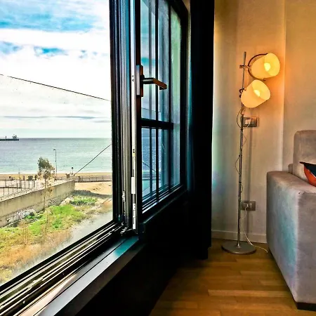 Modern & Bright Flat - 2 Min From The Sea סאבונה