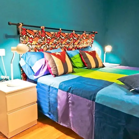 Modern & Bright Flat - 2 Min From The Sea דירה