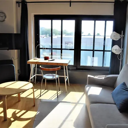 Modern & Bright Flat - 2 Min From The Sea * סאבונה