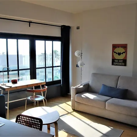 Modern & Bright Flat - 2 Min From The Sea Apartamento *