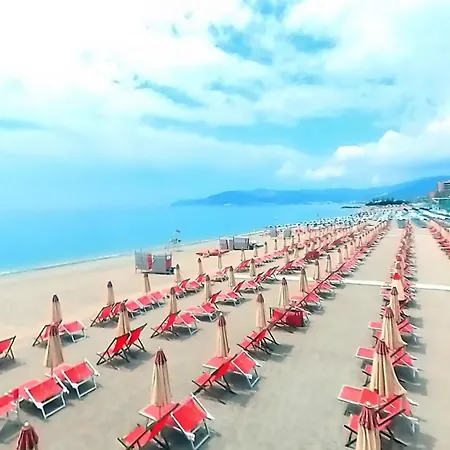 Modern & Bright Flat - 2 Min From The Sea *