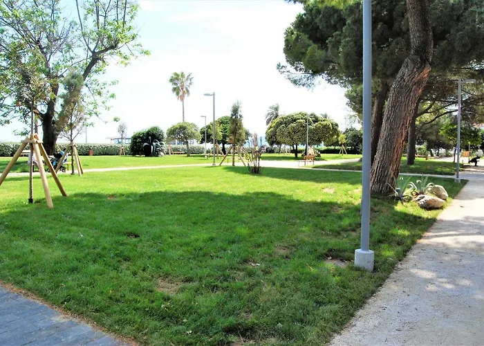 Modern & Bright Flat - 2 Min From The Sea Apartman Savona